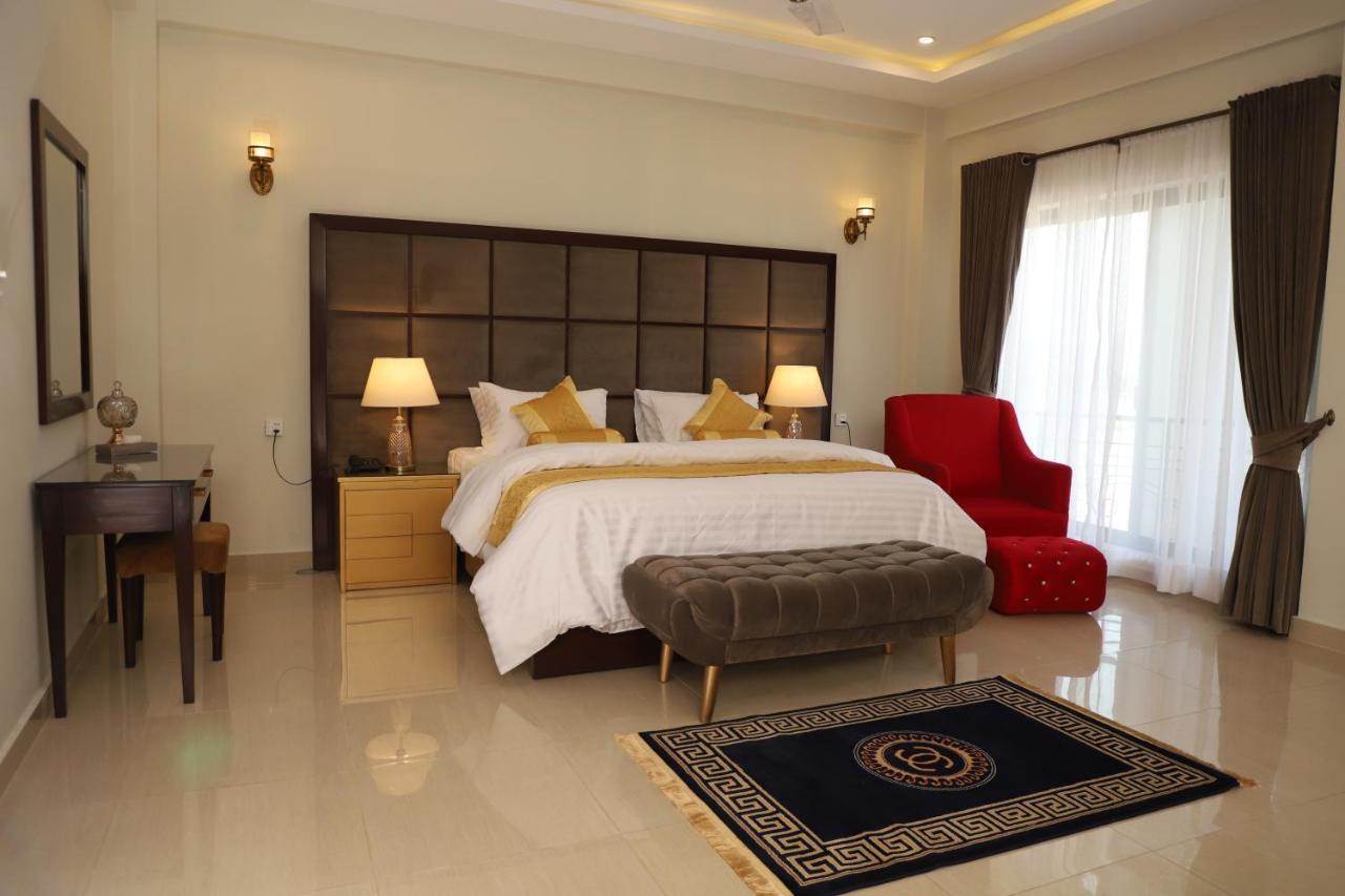 Swat Palace Hotel By Northin Mam Derai Екстериор снимка